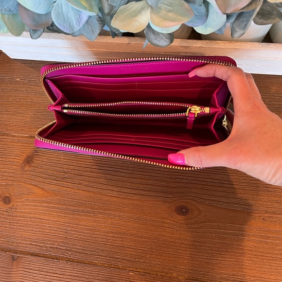 NWT Tory Burch Charlie Zip Continental Wallet in Party Fuchsia - Picture 8 of 9
